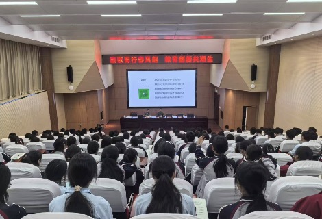 许湘岳秘书长赴湖北省长阳县进行送教与捐赠活动