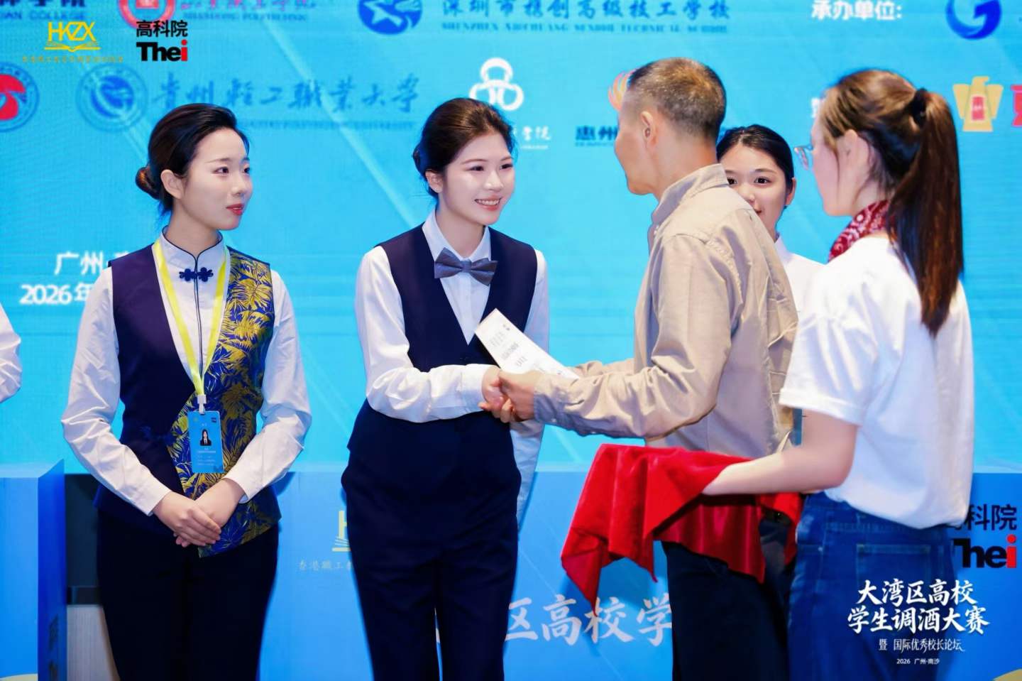 1776131990139832.jpg eef32acb2c81cec2c26f4f4ed1f4dbbe.jpg